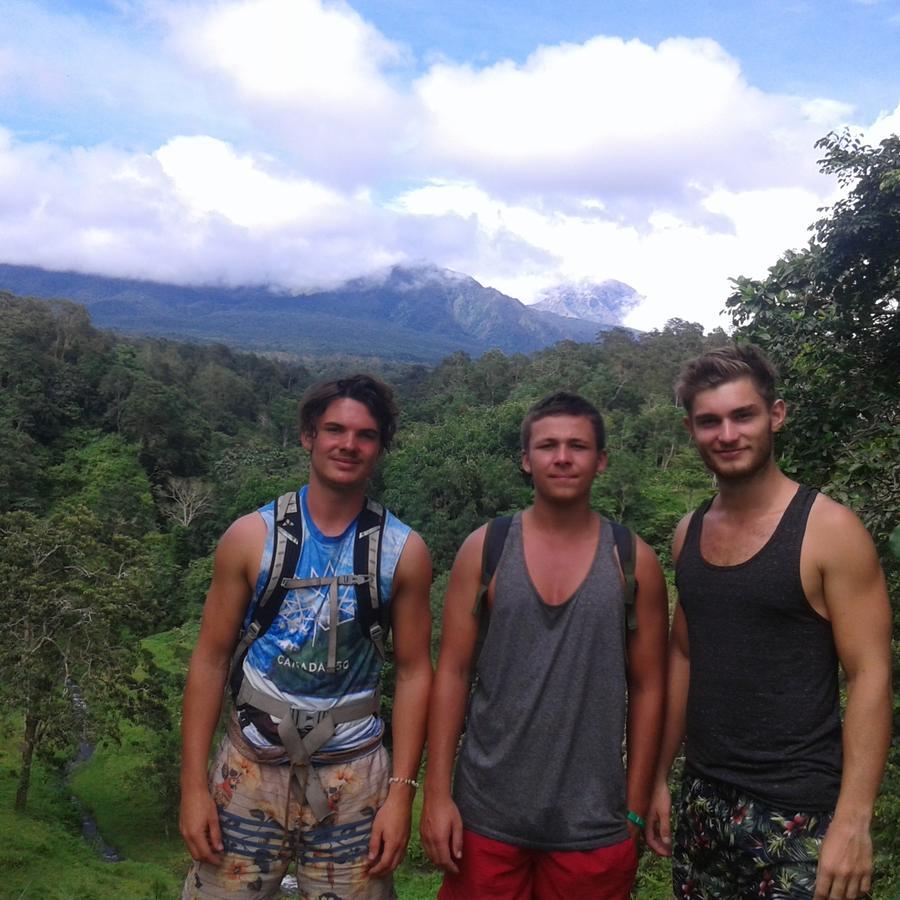 Tereng Wilis Jungle Inn เตเตบาตู ภายนอก รูปภาพ